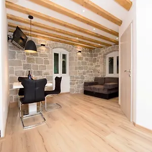 **** Guest house Lucy In Centre Croatia